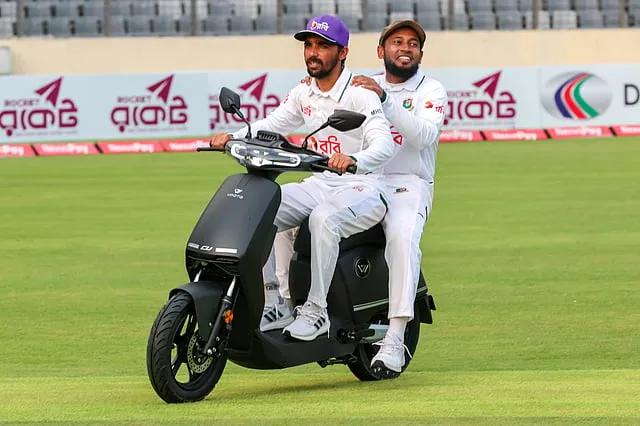 বাংলাদেশের ঐতিহাসিক ক্রিকেট বিজয়: ছবির মাধ্যমে নিবেদন
