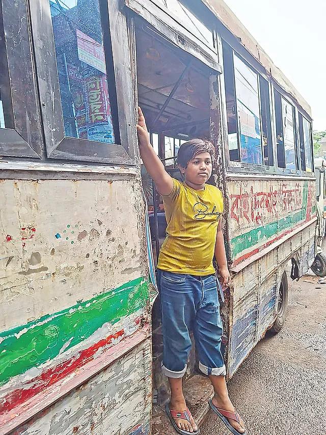 ‘উপার্জন যা হয়, তাতে খেয়েপরে কিছু অবশিষ্ট থাকে না’